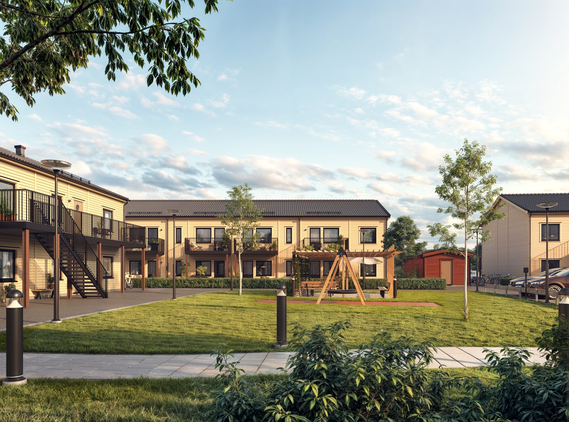 Bostadshus med balkonger och en grön innergård i Kv Tronen och Borgen i Mantorp.
